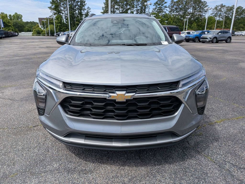 Used 2025 Chevrolet Trax LT FWD image 12