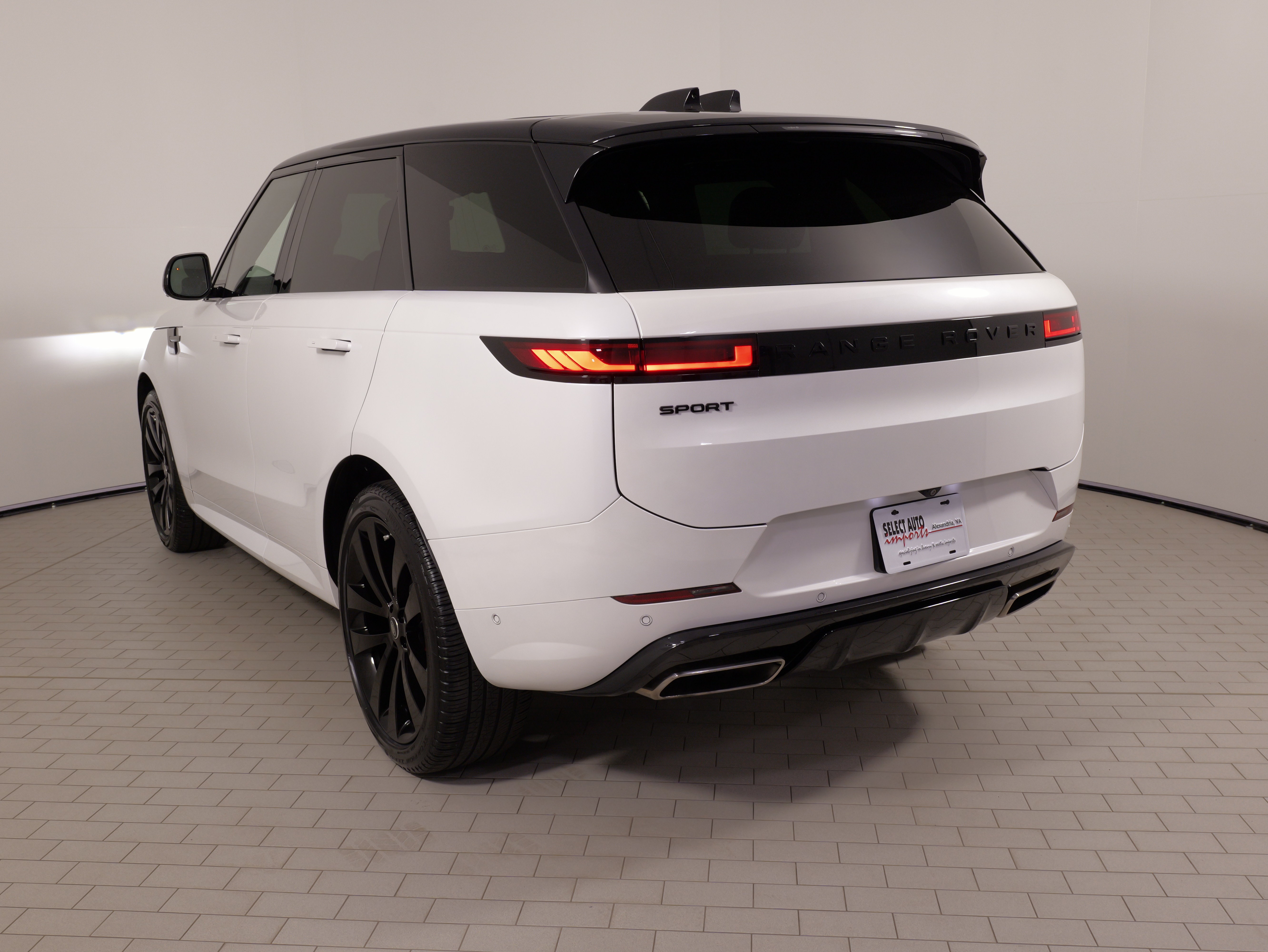 Used 2024 Land Rover Range Rover Sport Dynamic SE AWD/4WD image 13