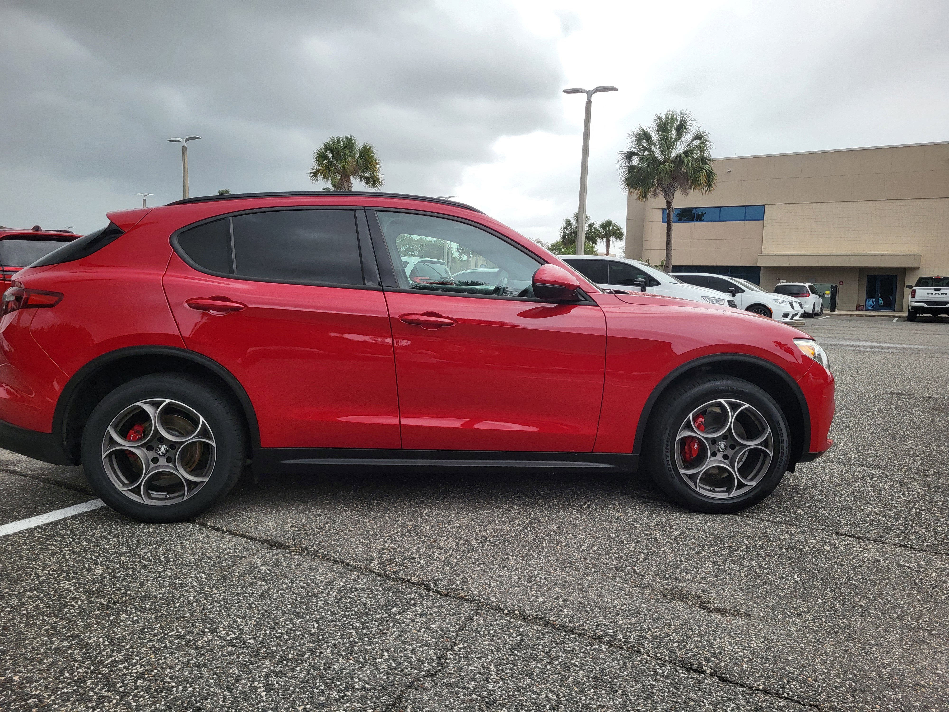 Used 2023 Alfa Romeo Stelvio Sprint image 2