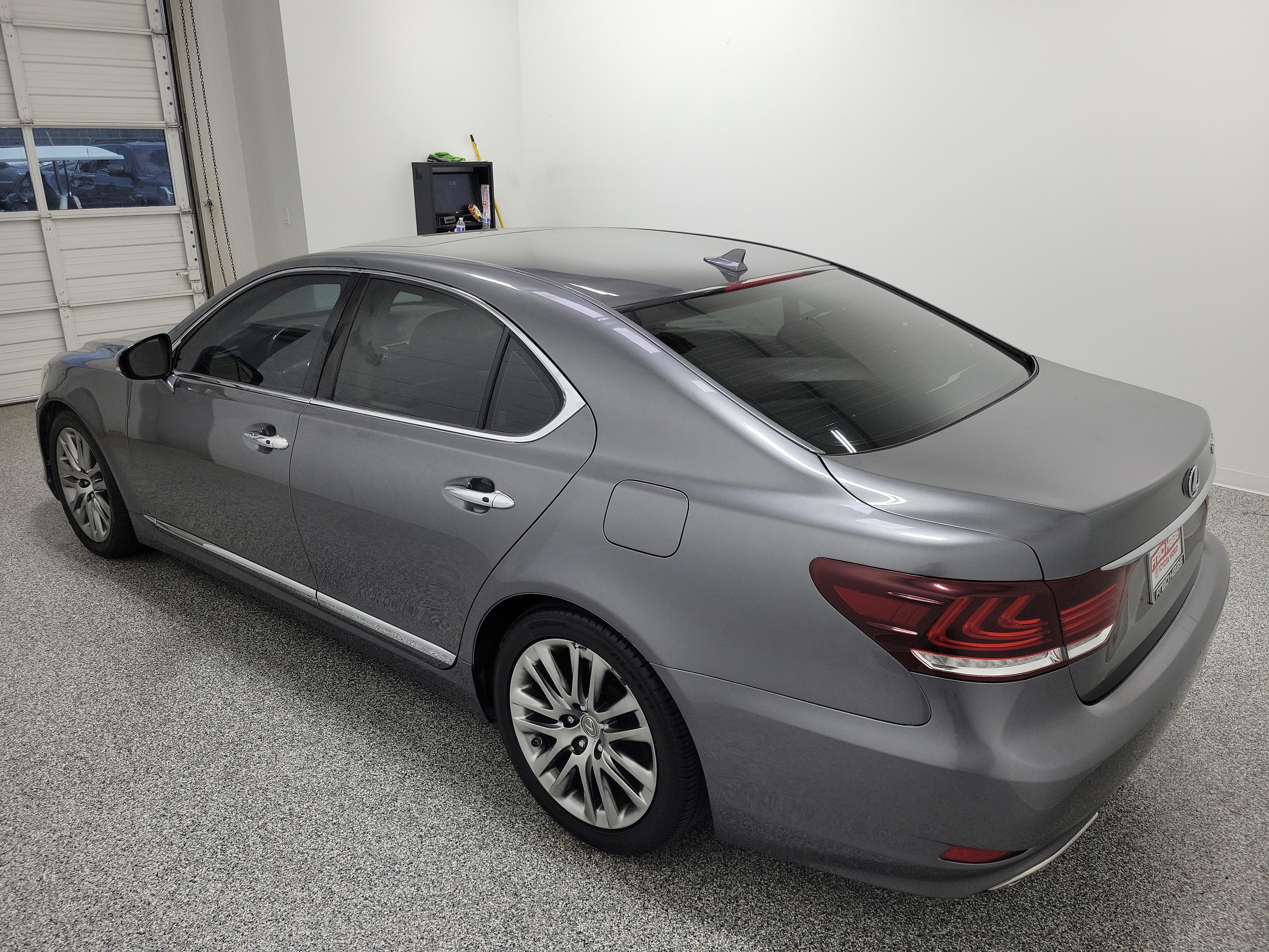 Used 2013 Lexus LS 460 w/ Comfort Pkg RWD image 4