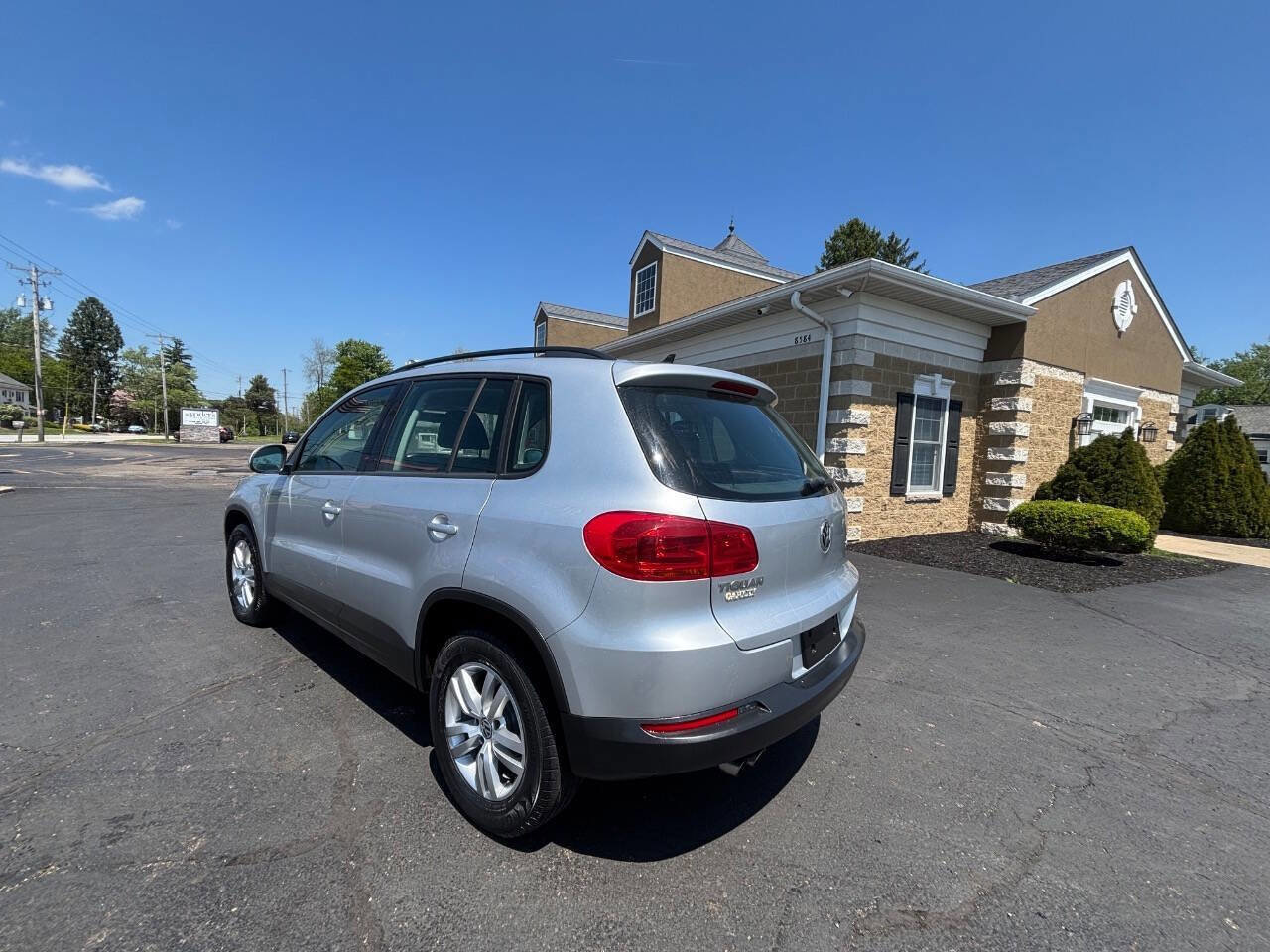 Used 2015 Volkswagen Tiguan S FWD image 3