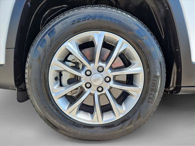 Used 2021 Jeep Cherokee Latitude Lux w/ Sun & Sound Group AWD/4WD image 24