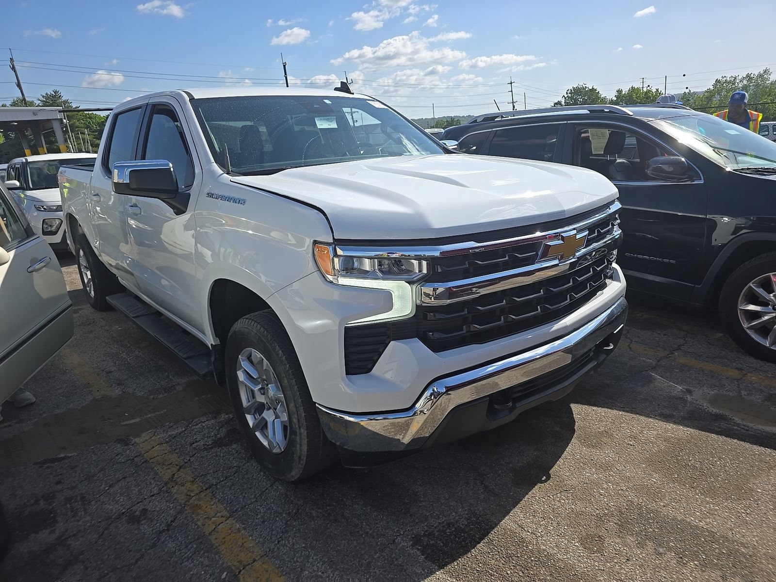 Used 2023 Chevrolet Silverado 1500 LT AWD/4WD image 2