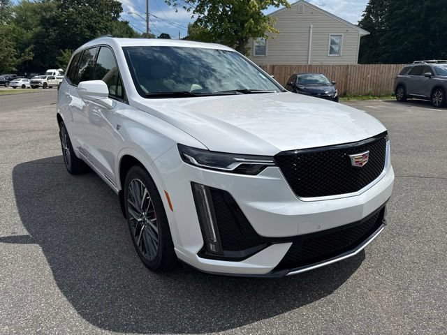 Used 2025 Cadillac XT6 Sport w/ LPO, Floor Liner Package AWD/4WD image 4