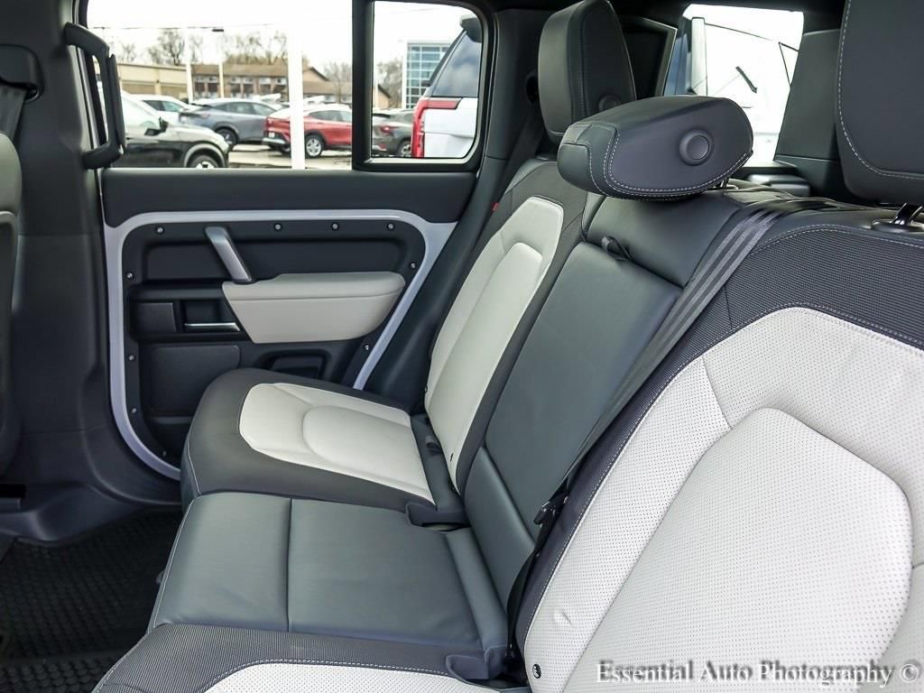 Used 2023 Land Rover Defender 110 X-Dynamic SE image 13