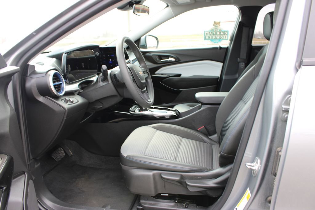 Used 2025 Chevrolet Trax LT image 18
