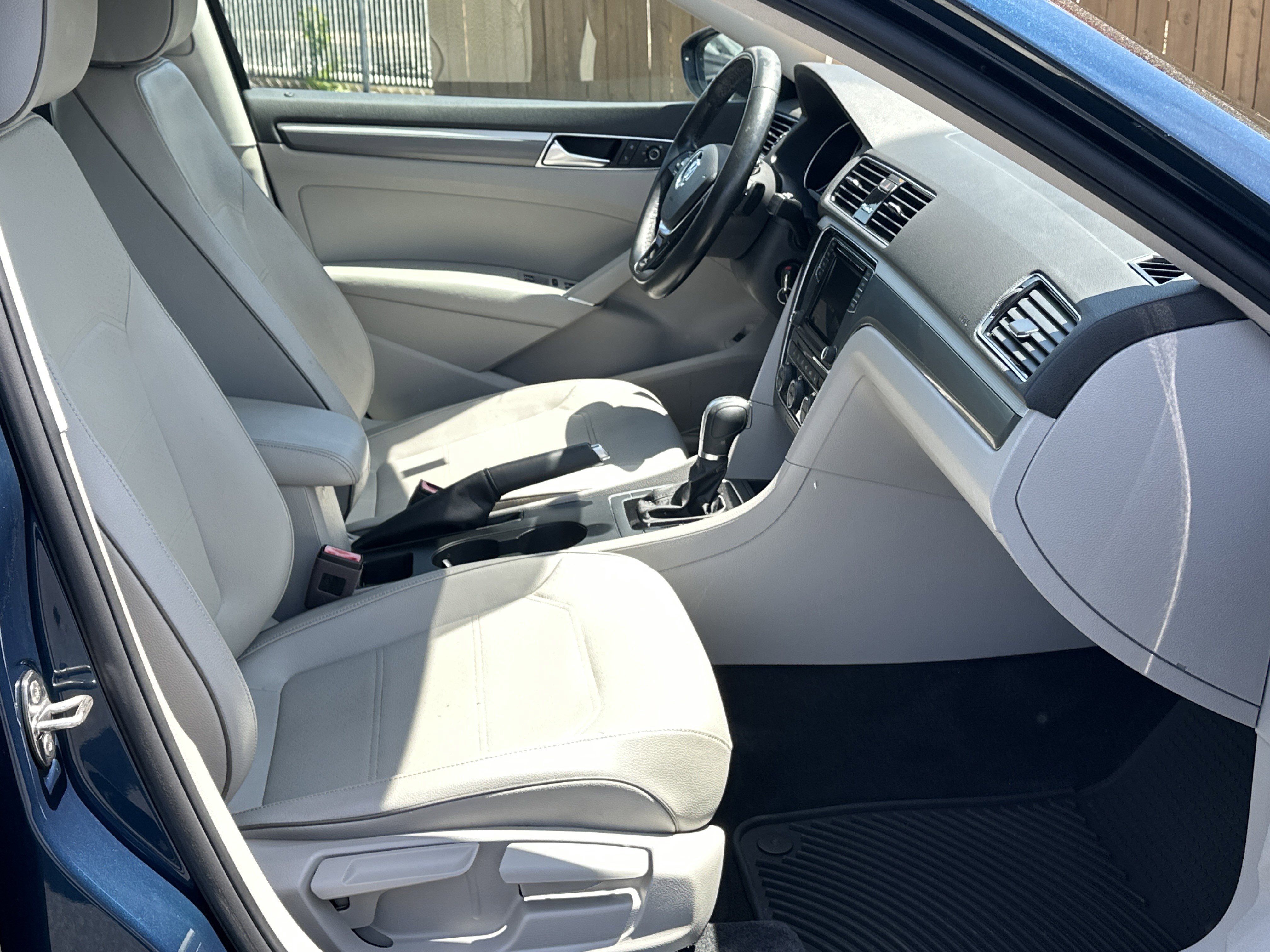 Used 2018 Volkswagen Passat 2.0T R-Line FWD image 12