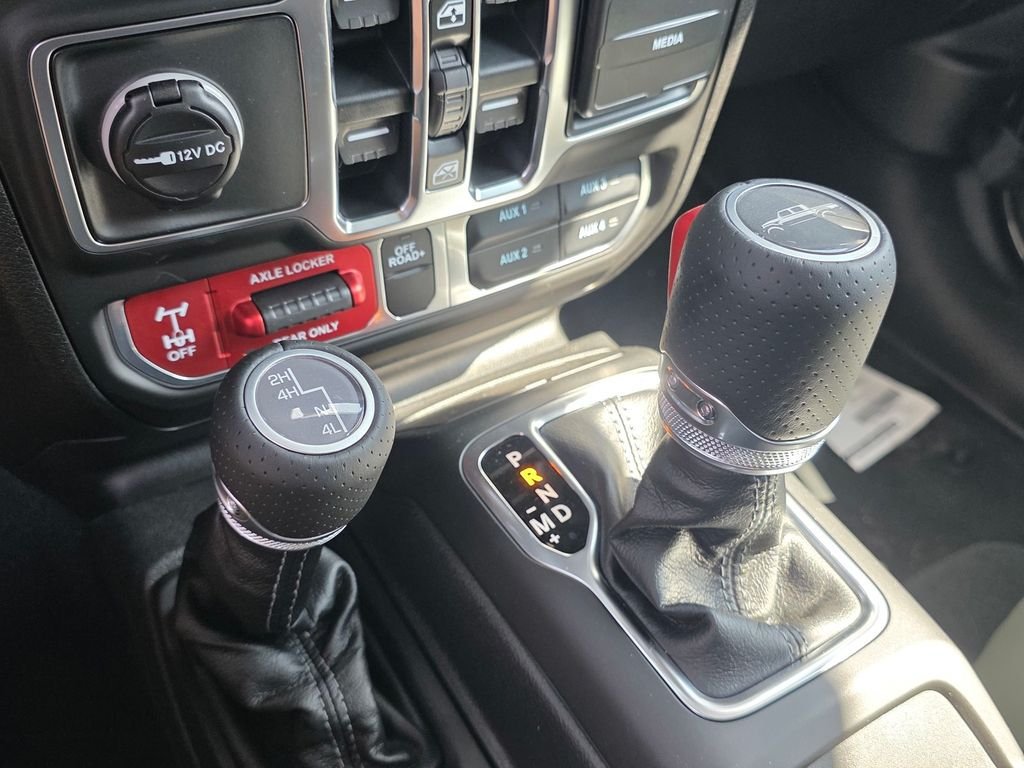 New 2026 Jeep Gladiator Mojave w/ Steel Bumper Group AWD/4WD image 18