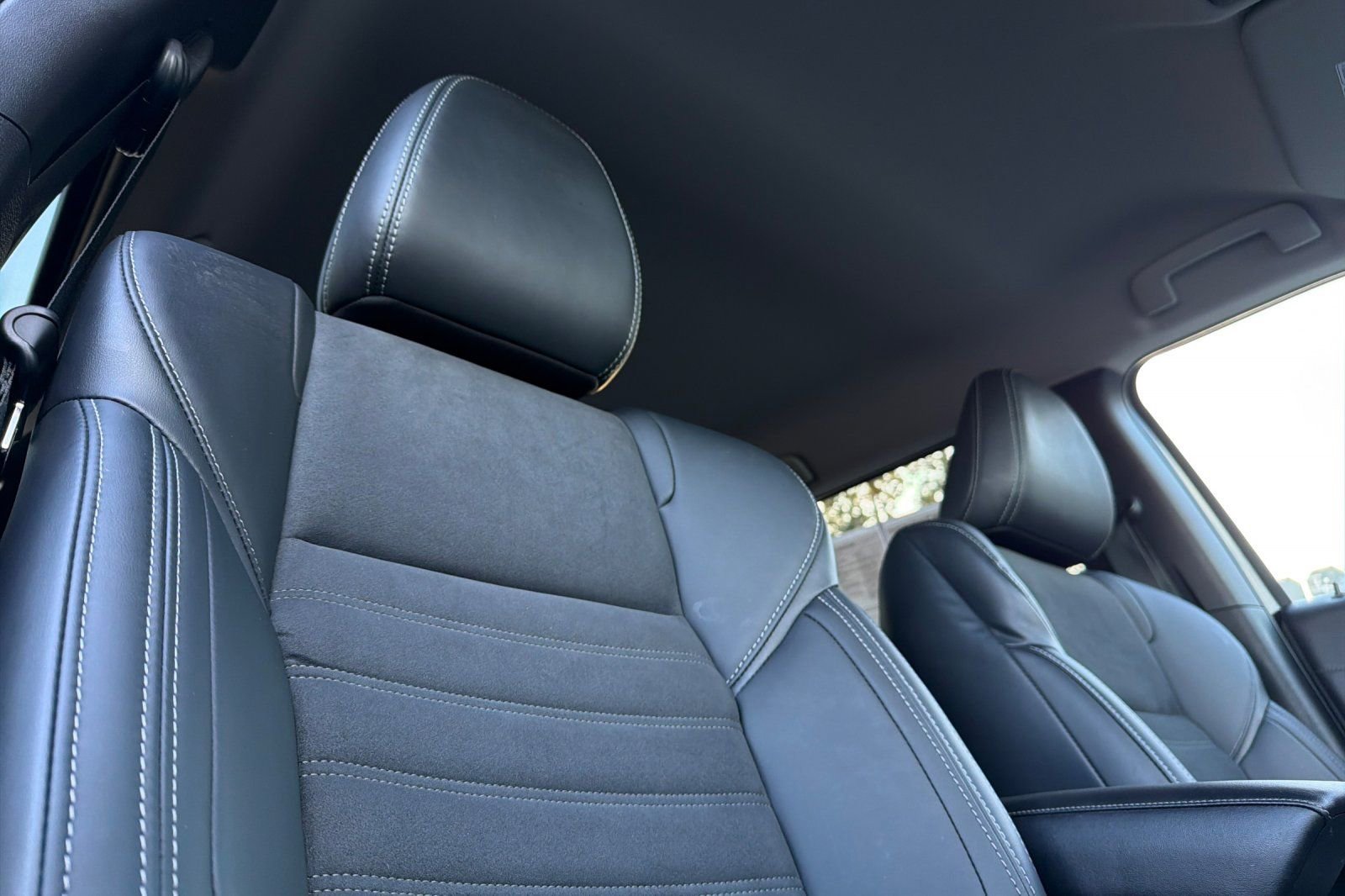 Used 2024 Mitsubishi Outlander SE image 18