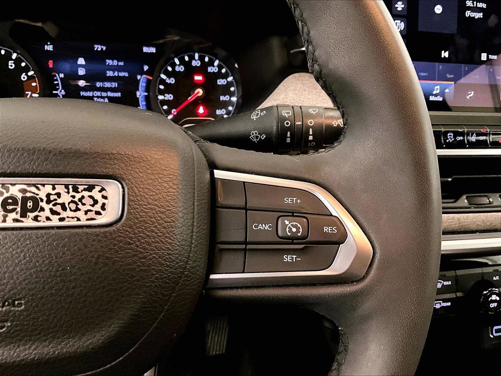 Used 2023 Jeep Compass Latitude AWD/4WD image 18