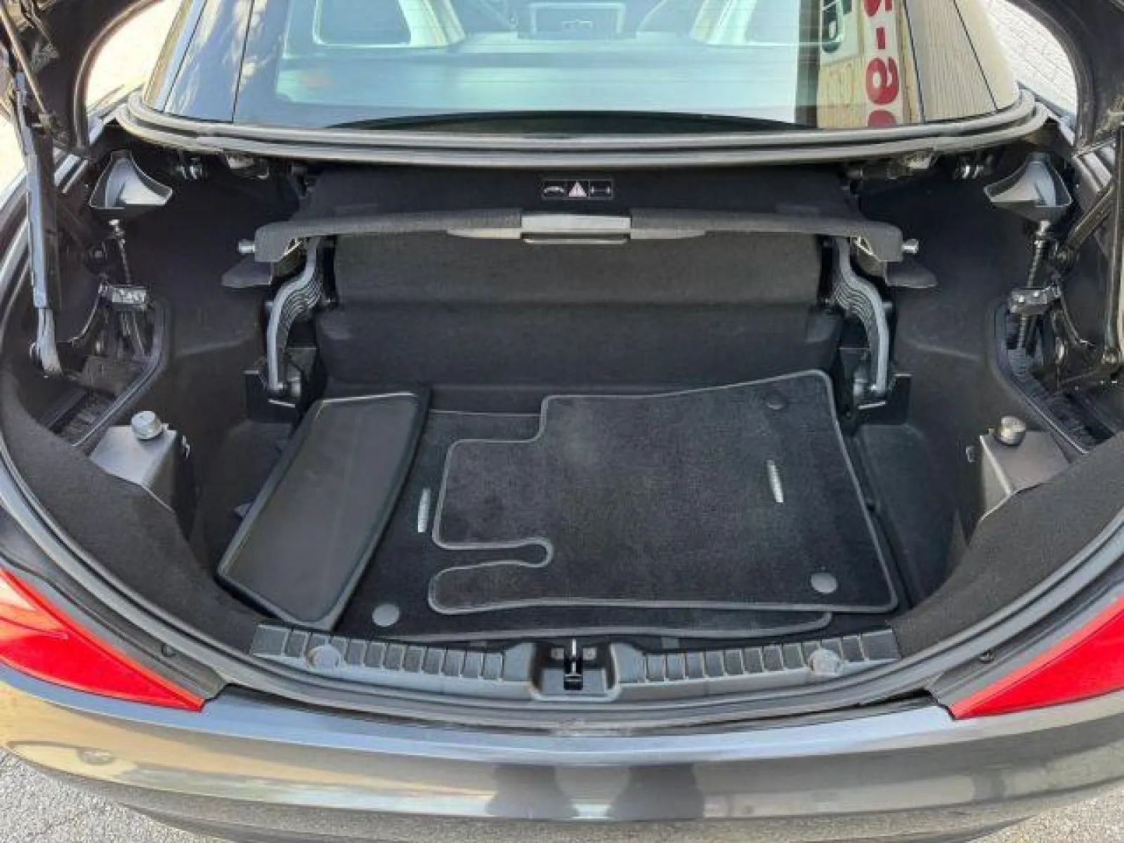 Used 2015 Mercedes-Benz SLK 250 image 30