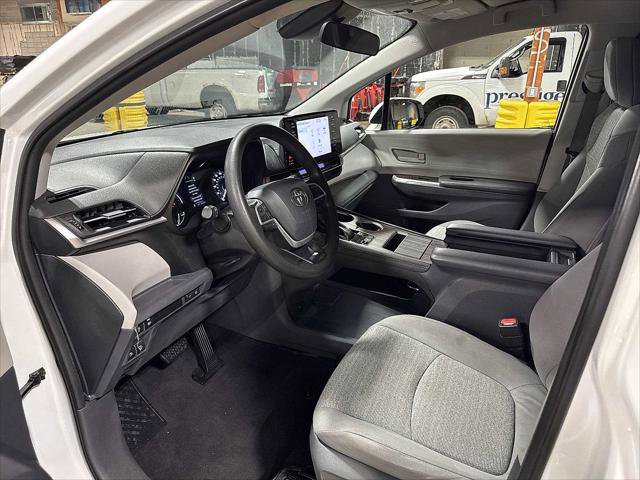Certified 2021 Toyota Sienna LE FWD image 29
