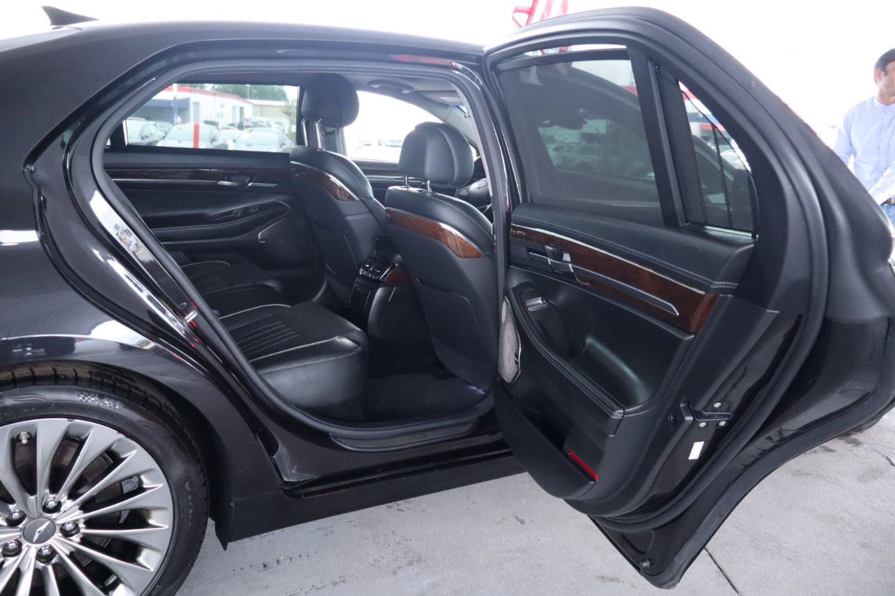 Used 2018 Genesis G90 3.3T Premium RWD image 36