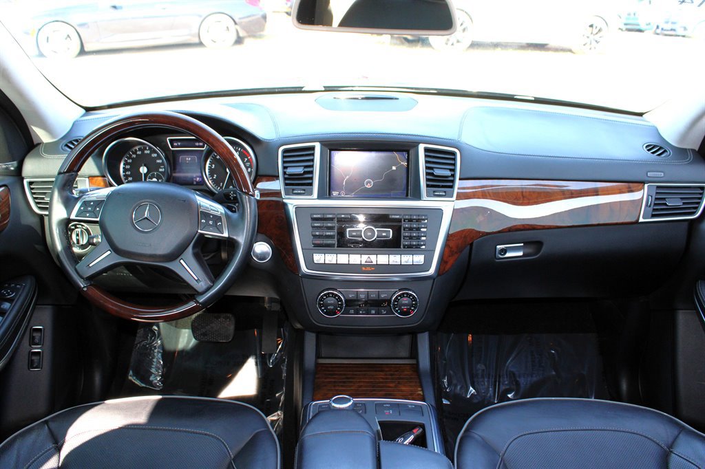 Used 2013 Mercedes-Benz GL 550 4MATIC image 12