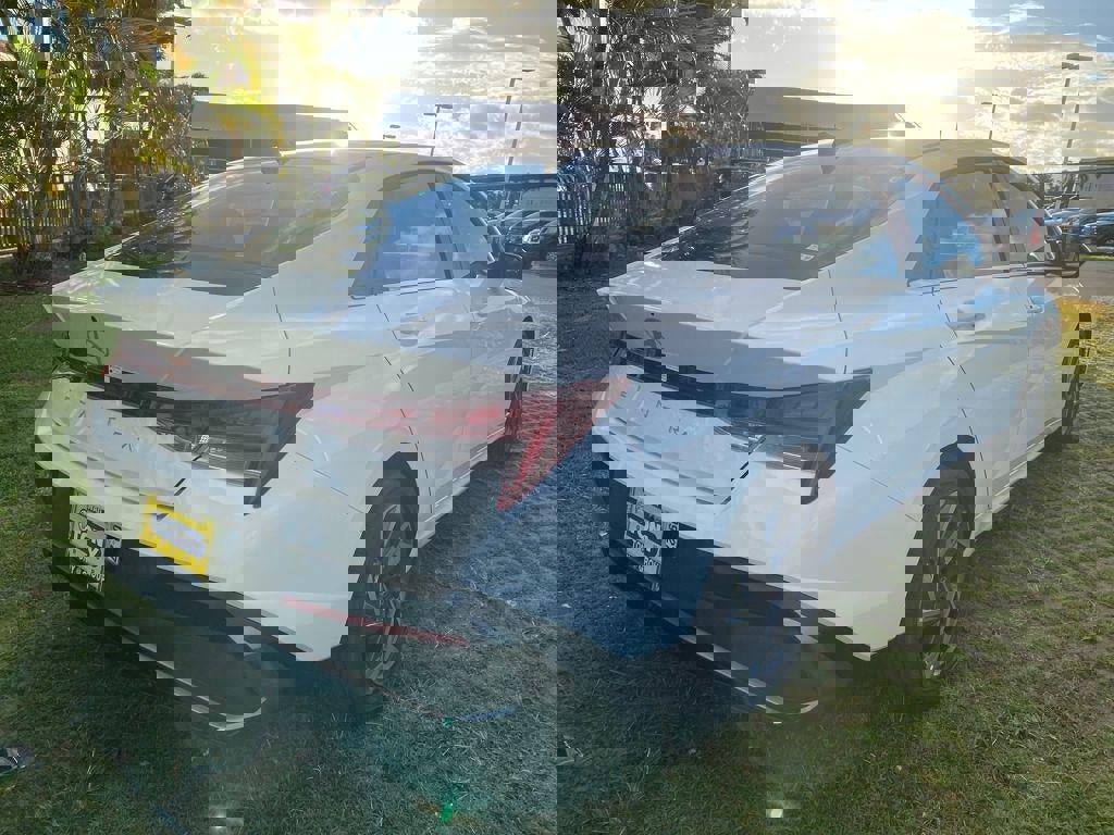 New 2025 Hyundai Elantra SEL image 7