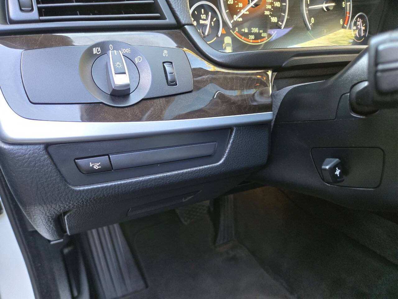 Used 2014 BMW 535d Sedan RWD image 28