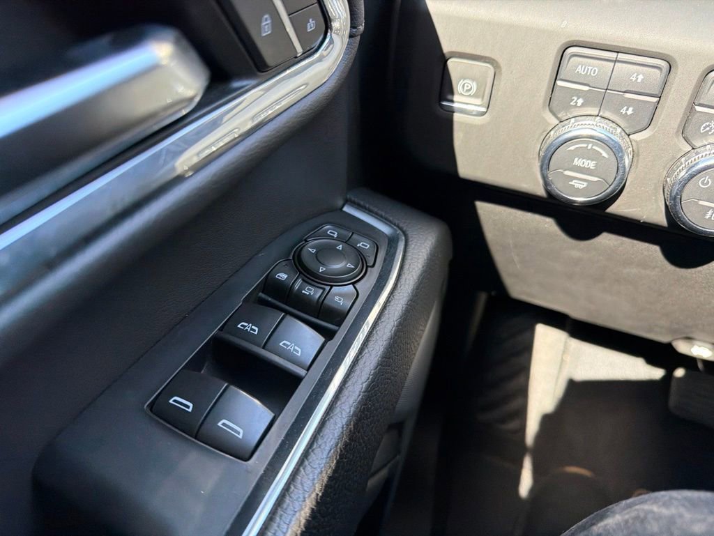 Used 2024 GMC Sierra 3500 Denali w/ Denali Reserve Package AWD/4WD image 17