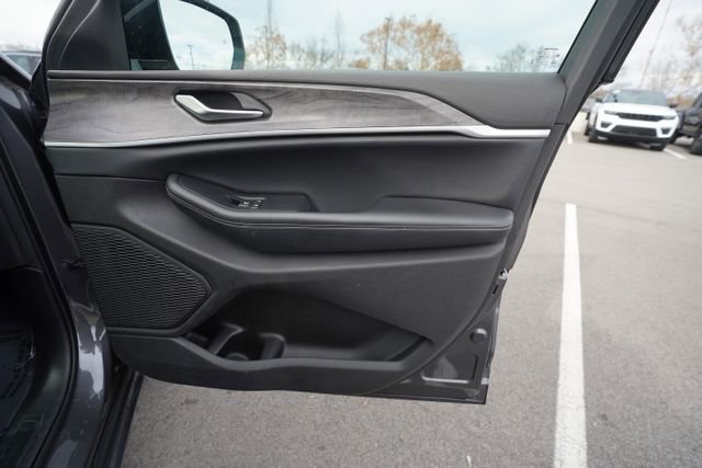 Used 2024 Jeep Grand Cherokee Limited image 20