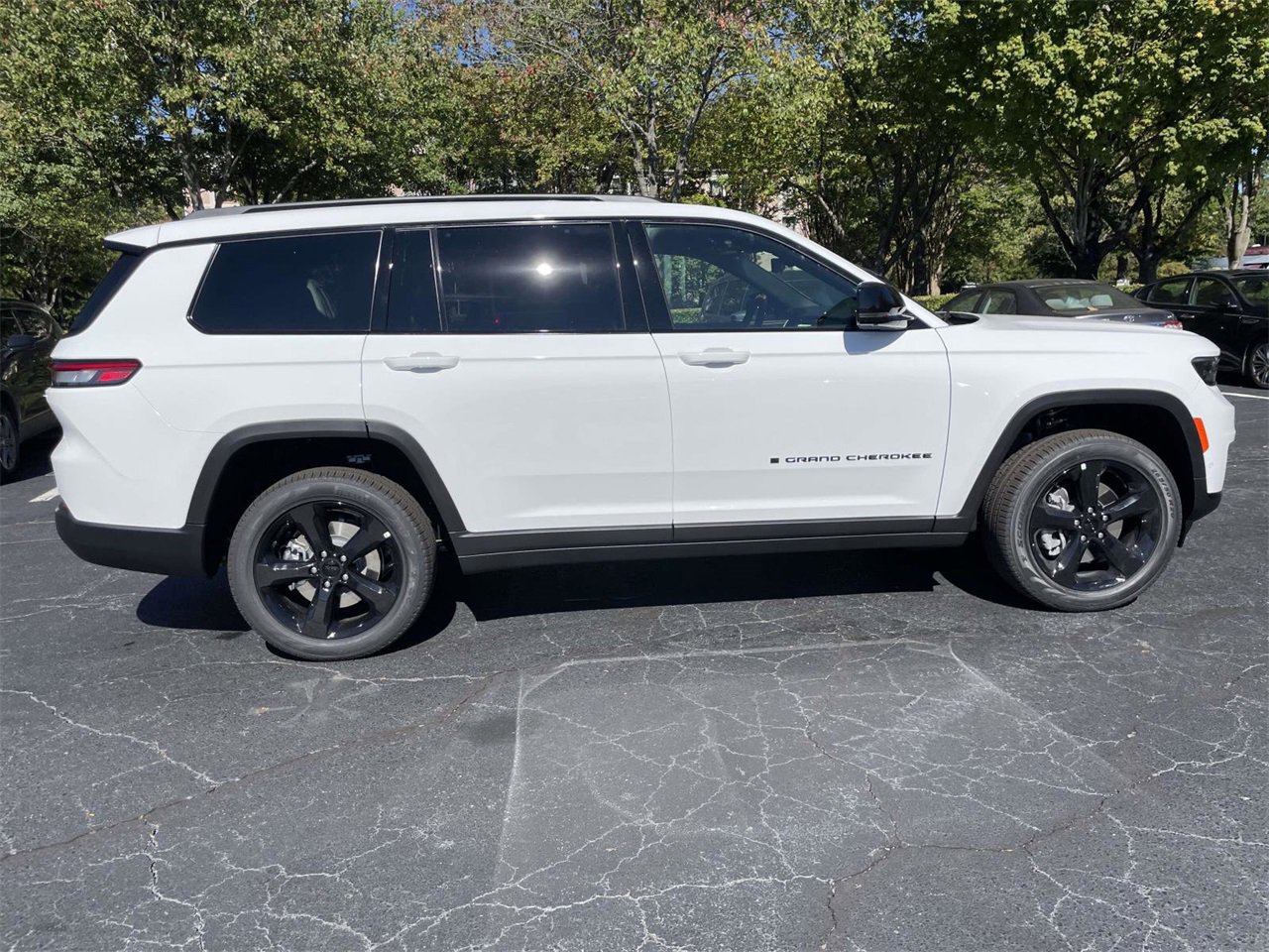 New 2025 Jeep Grand Cherokee L Limited w/ Luxury Tech Group II image 10