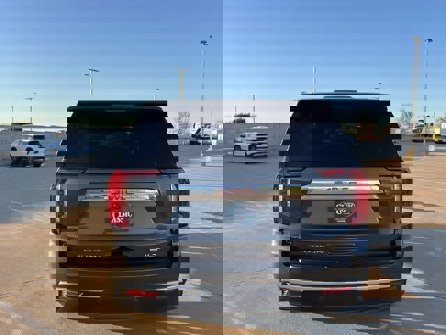 Used 2021 GMC Yukon SLT w/ SLT Luxury Plus Package image 4