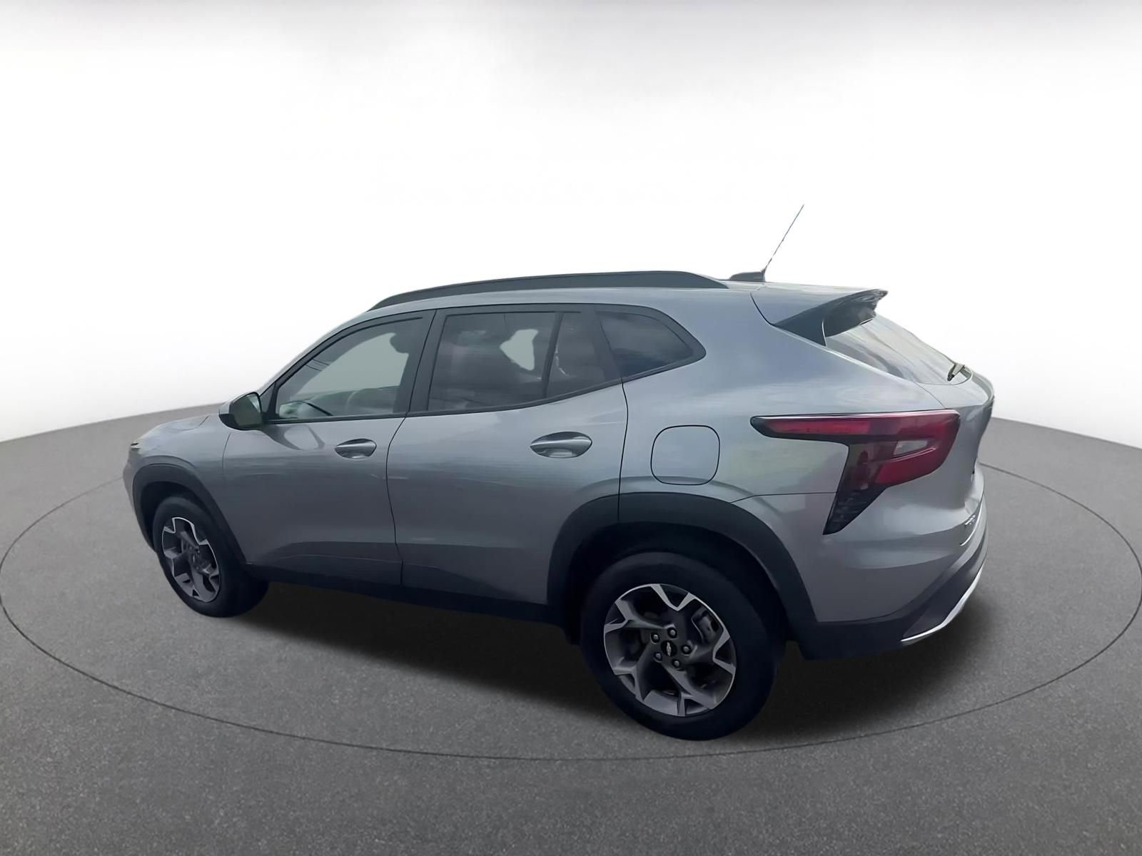 Used 2025 Chevrolet Trax LT image 10