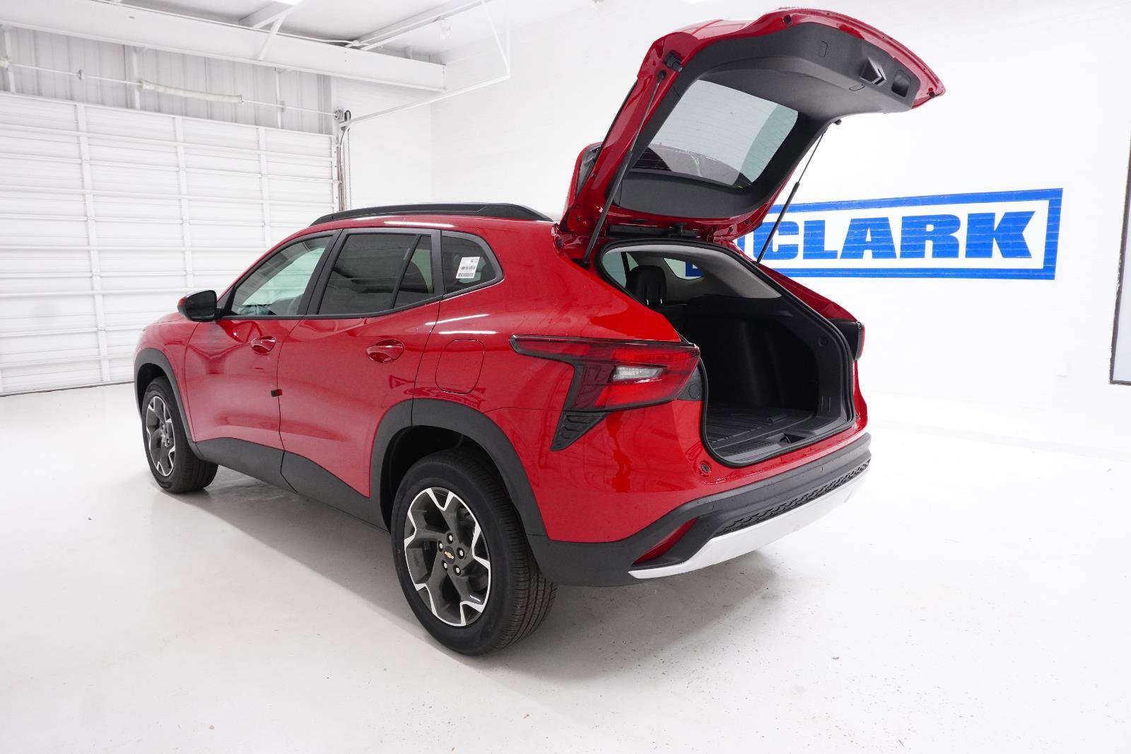 New 2026 Chevrolet Trax LT w/ Driver Confidence Package FWD image 8