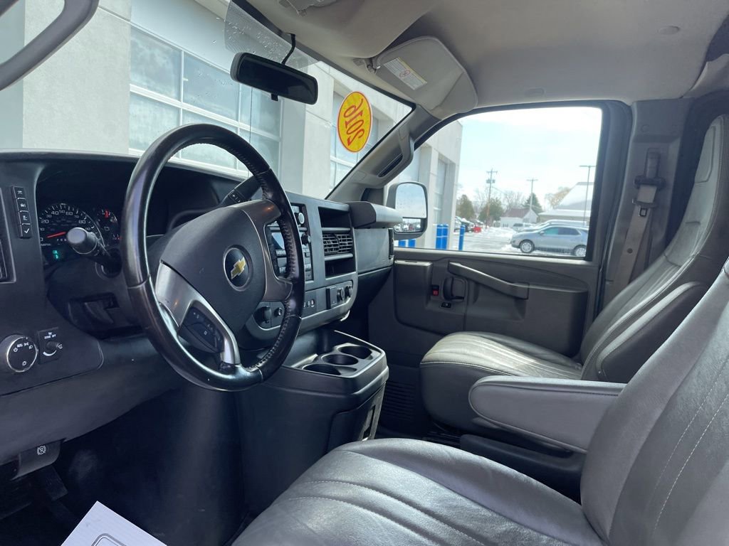 Used 2016 Chevrolet Express 3500 Extended image 12