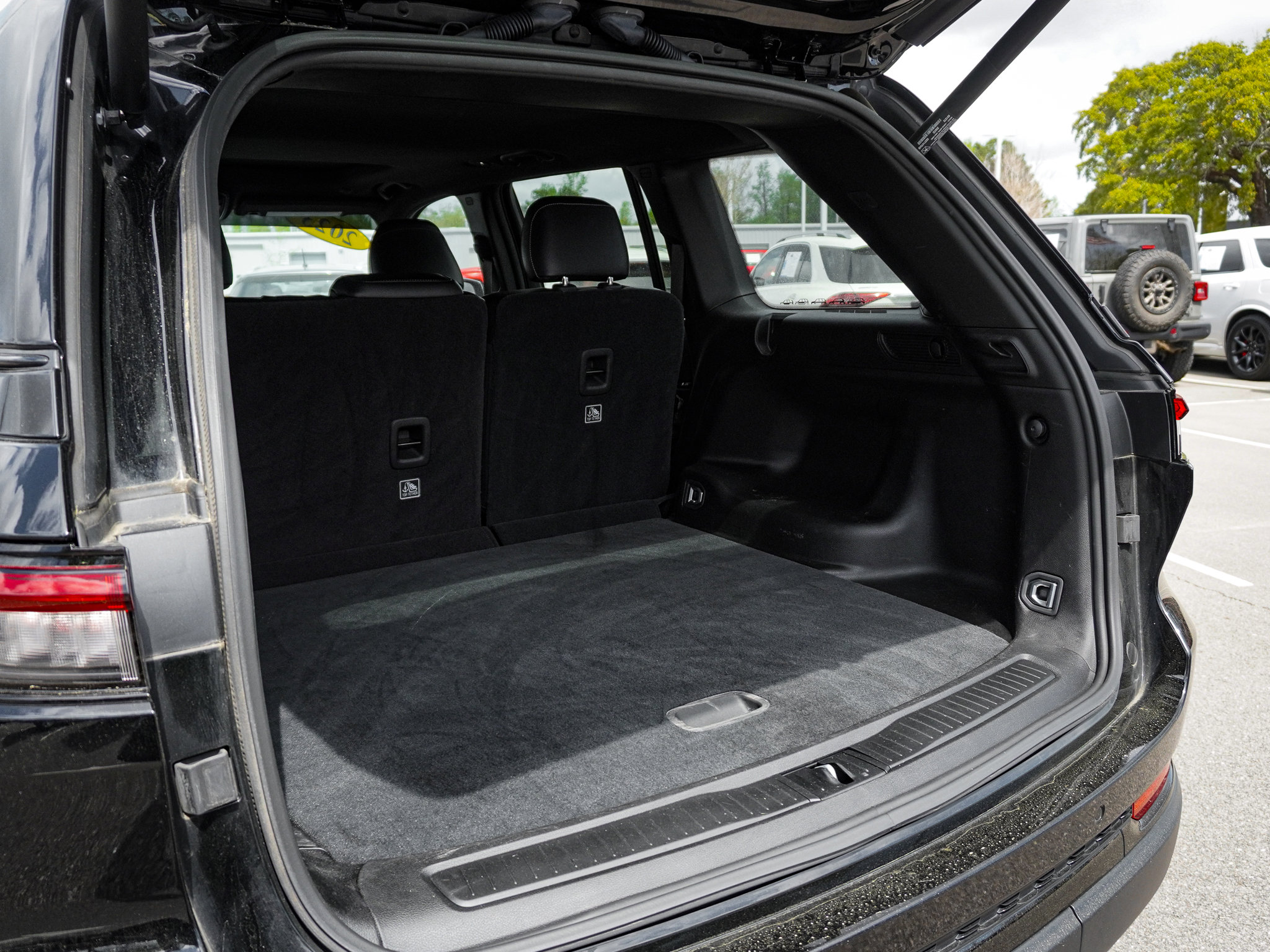 Used 2023 Jeep Grand Cherokee Altitude image 33