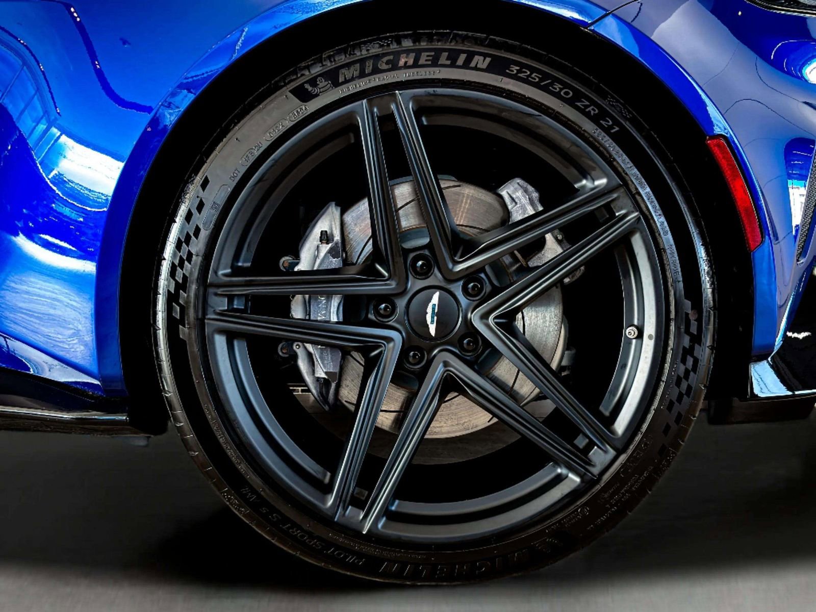 Used 2025 Aston Martin V8 Vantage Coupe image 9