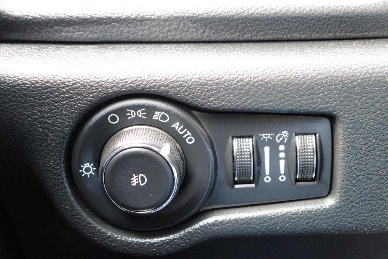 Used 2026 Chrysler Pacifica Limited FWD image 52