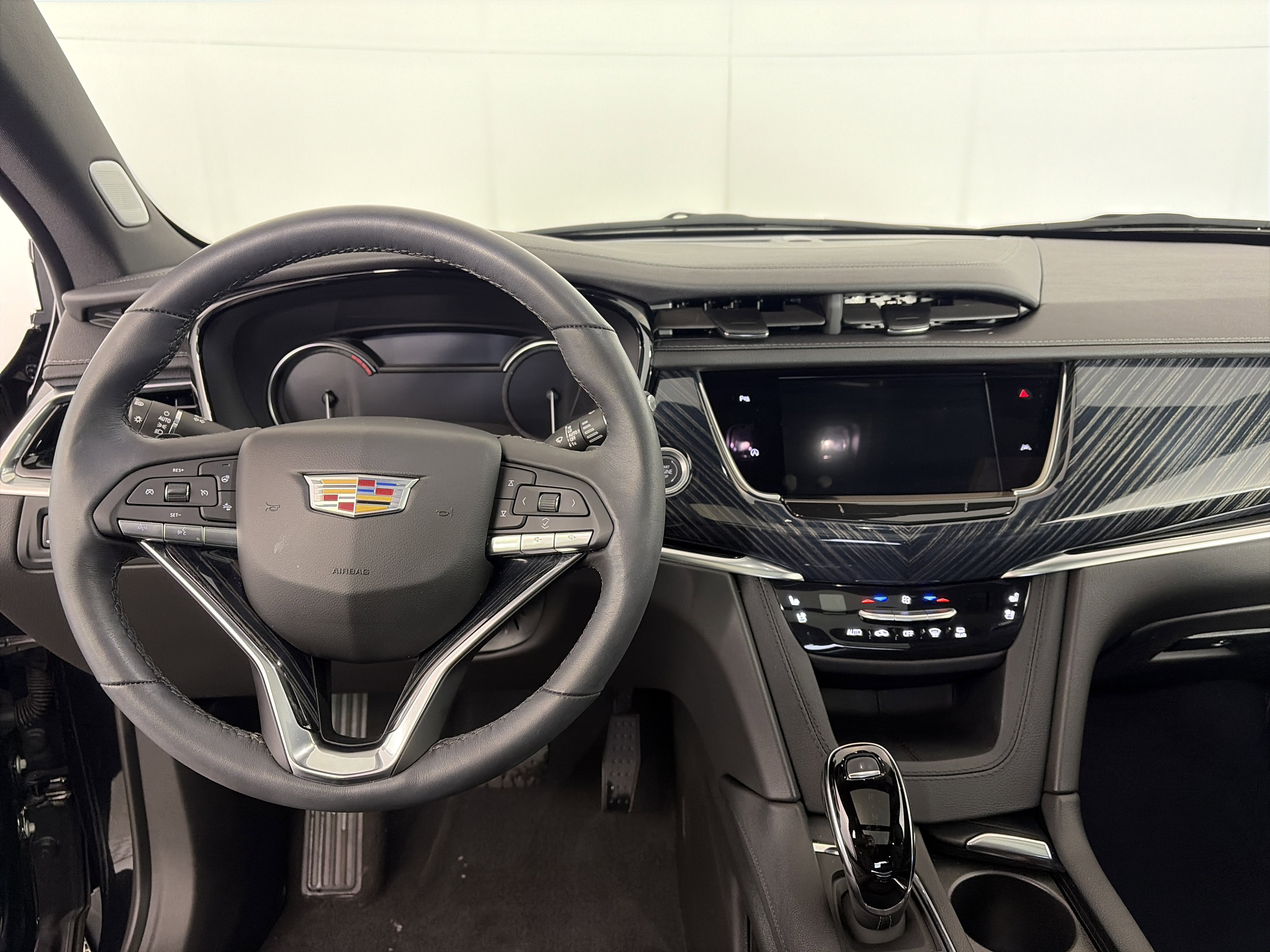 Certified 2024 Cadillac XT6 Premium Luxury w/ LPO, Floor Liner Package image 3