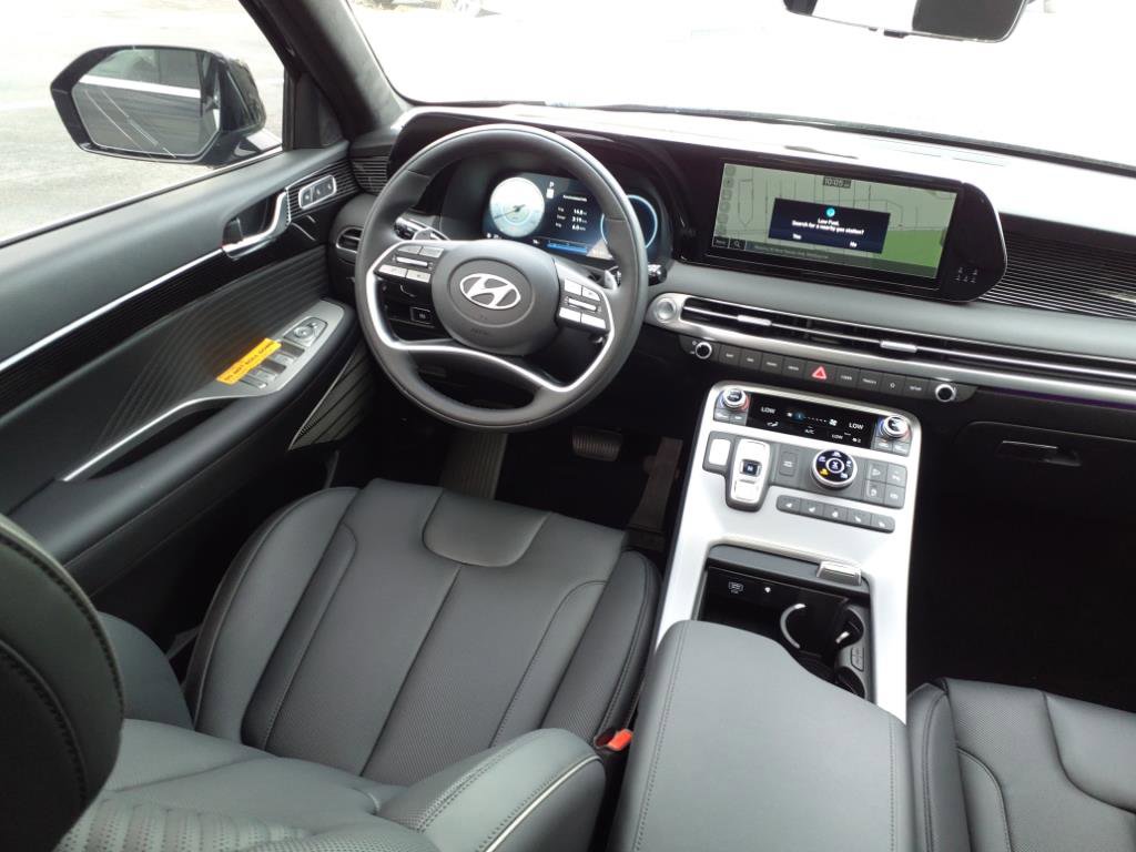 Used 2024 Hyundai Palisade Calligraphy image 9