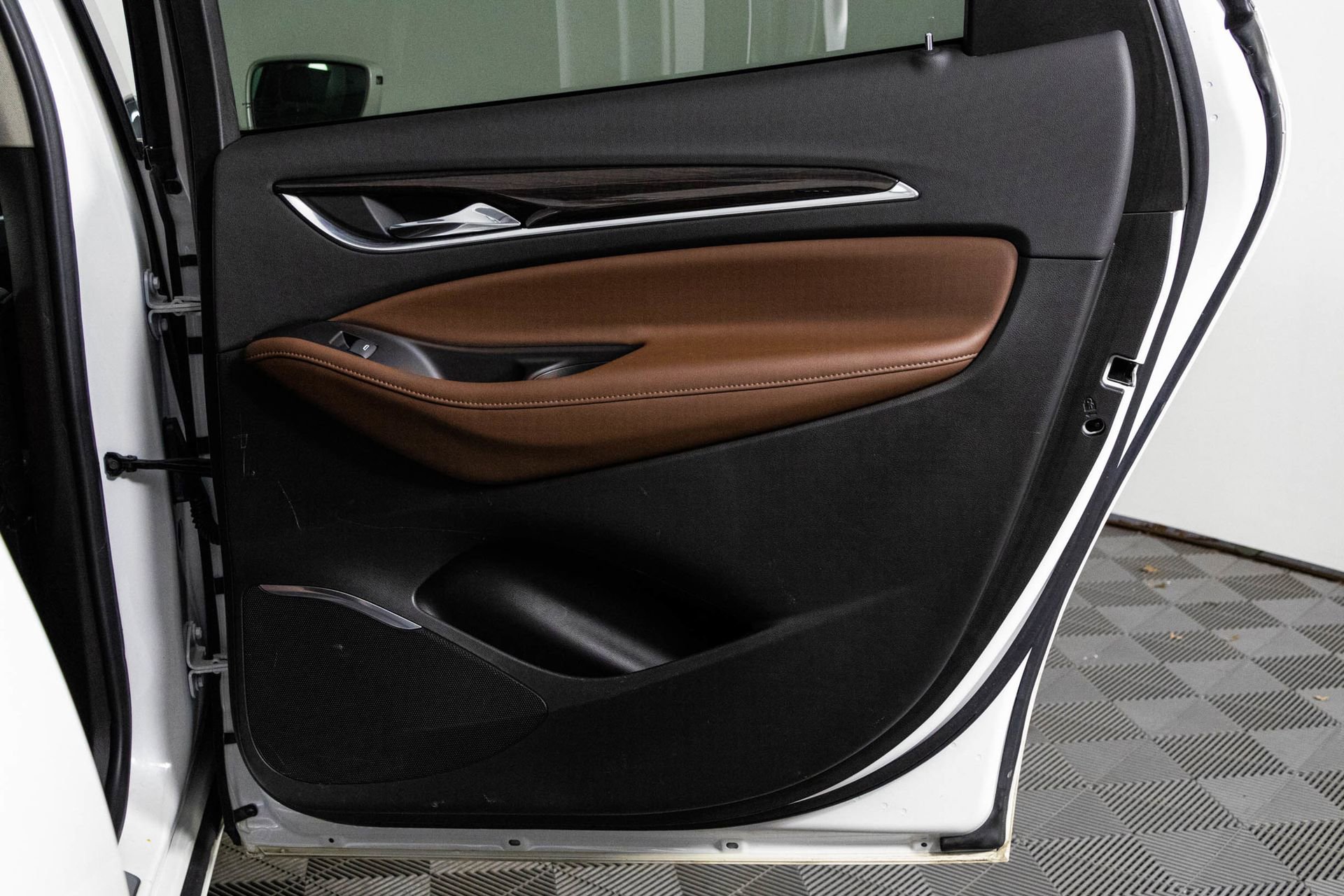 Used 2020 Buick Enclave Avenir w/ Avenir Technology Package image 39