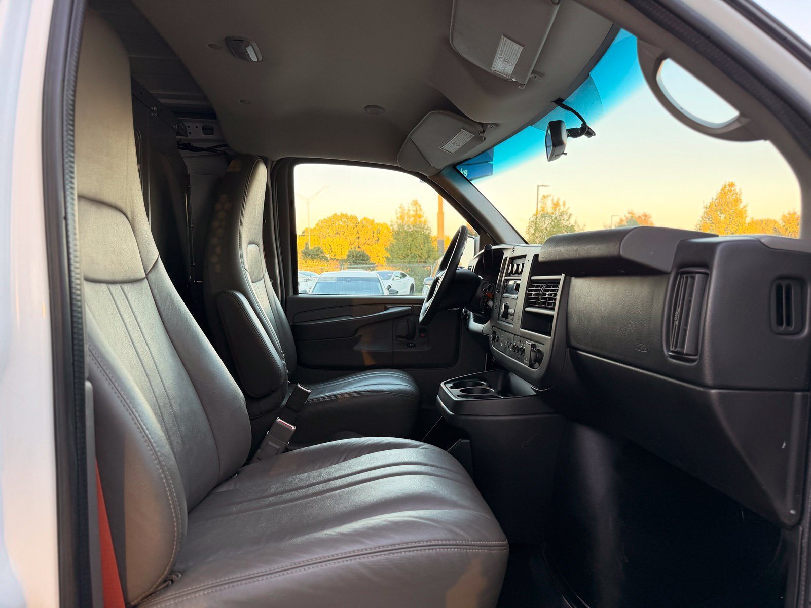 Used 2015 Chevrolet Express 2500 RWD image 22