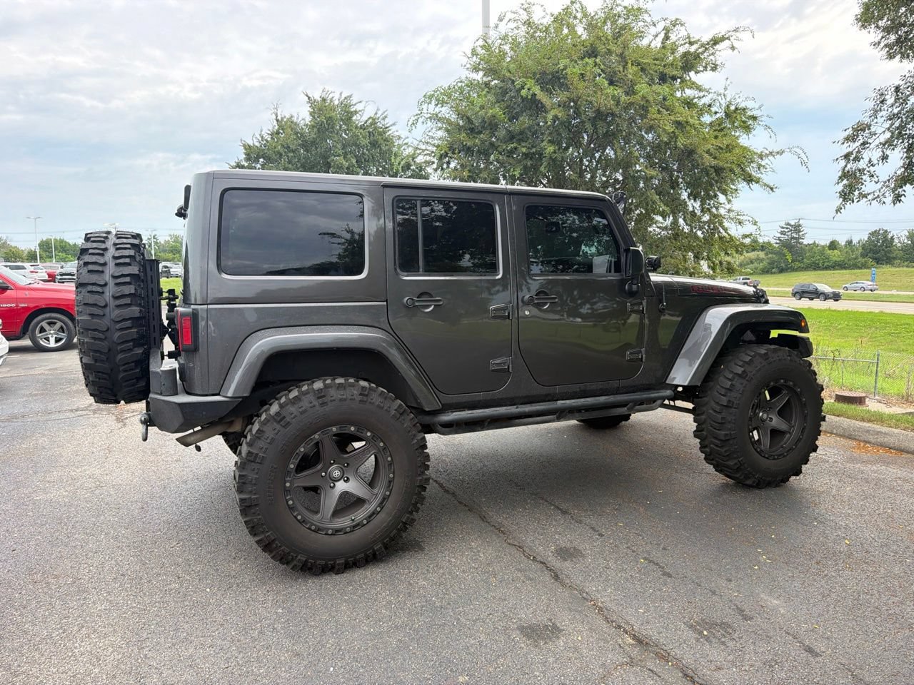 Used 2017 Jeep Wrangler Unlimited Rubicon w/ Cold Weather Group AWD/4WD image 10