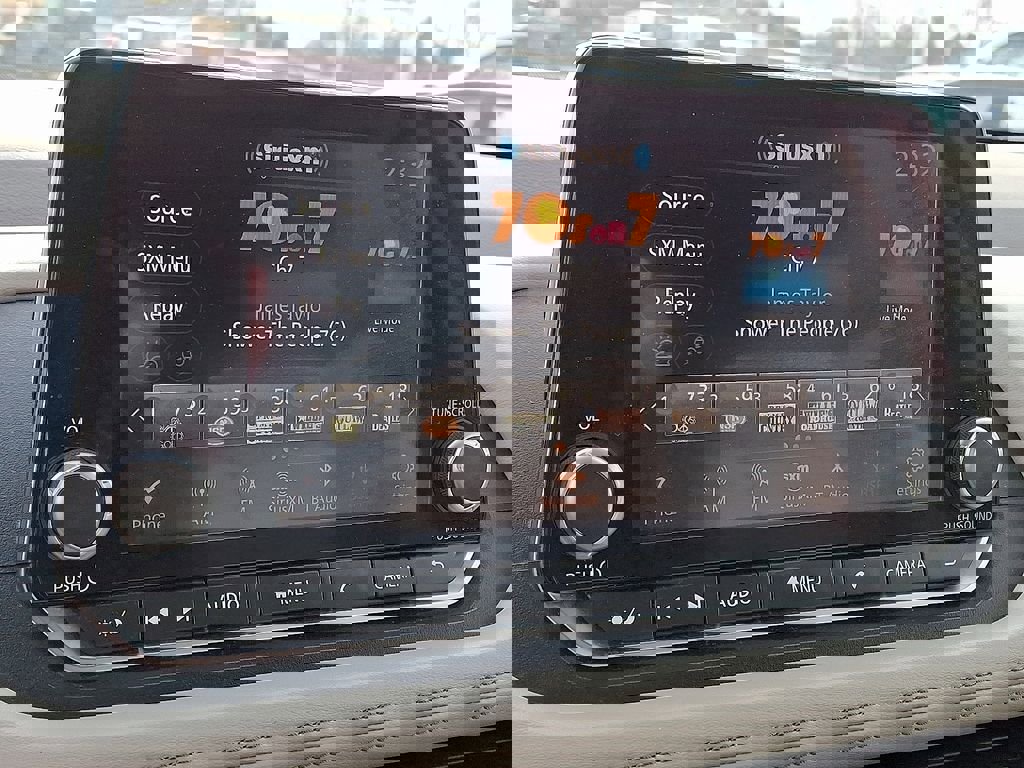 Used 2023 Nissan Rogue SV image 18