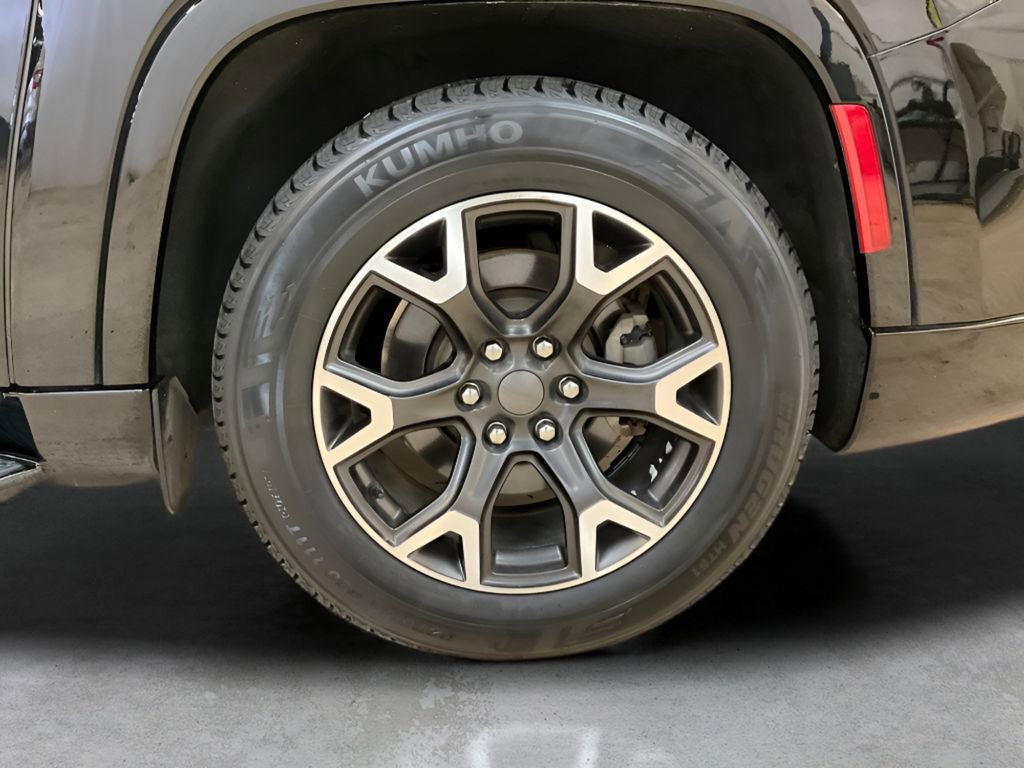 Used 2024 Jeep Wagoneer L Series III w/ Flexible Seating Group image 16