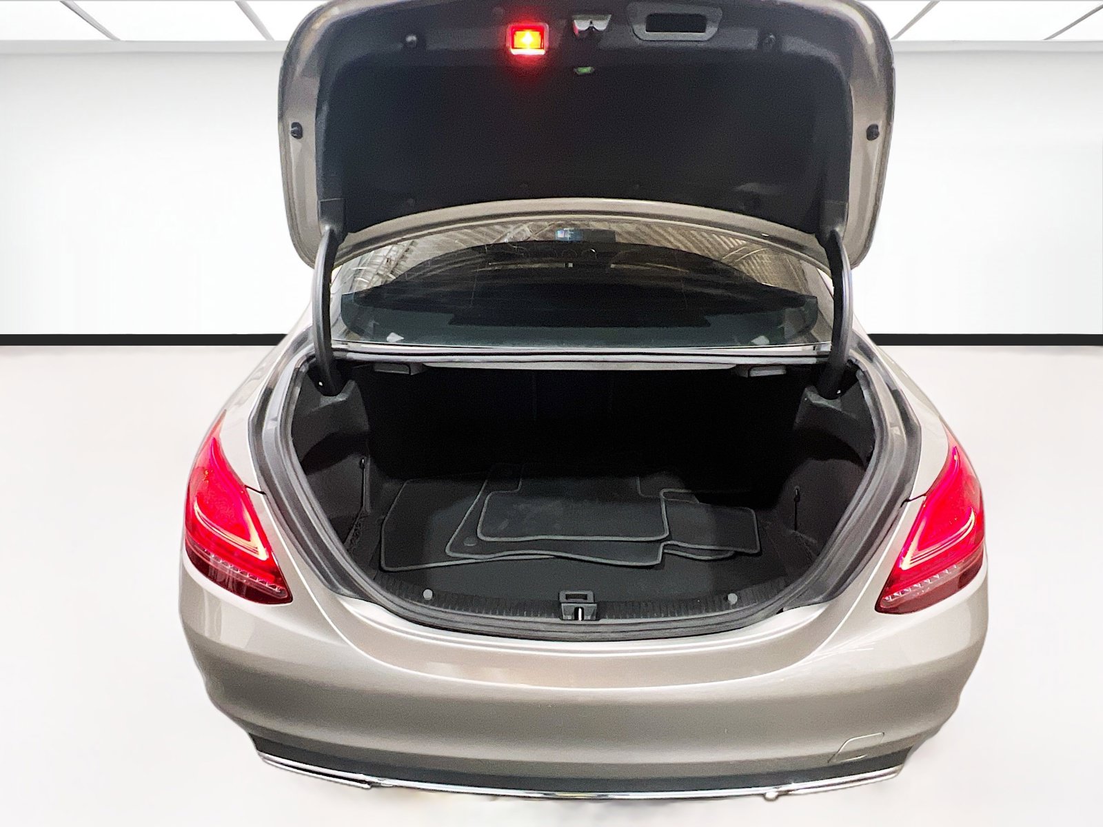 Used 2019 Mercedes-Benz C 300 Sedan image 19