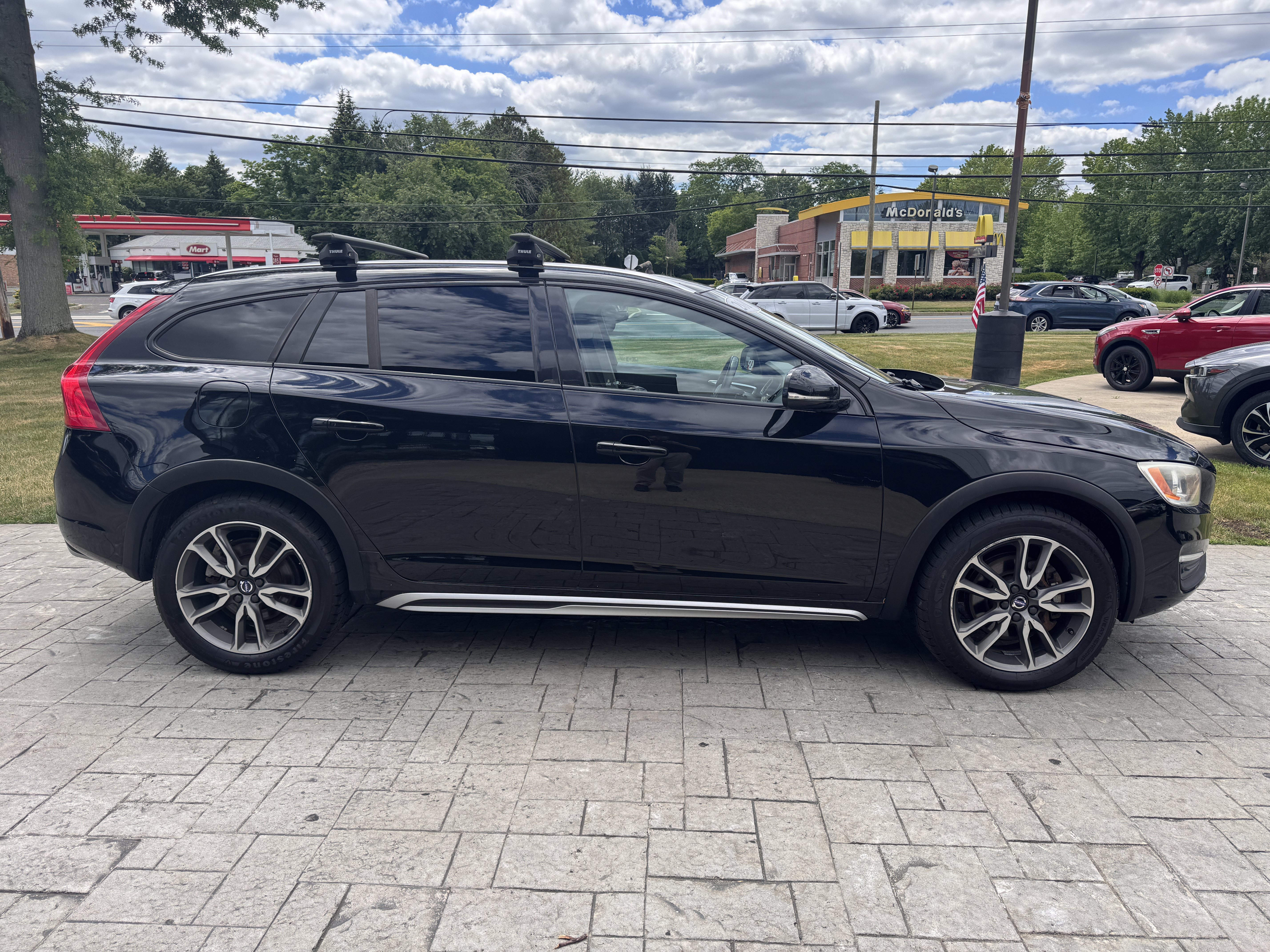 Used 2017 Volvo V60 T5 Cross Country w/ Climate Package AWD/4WD image 14