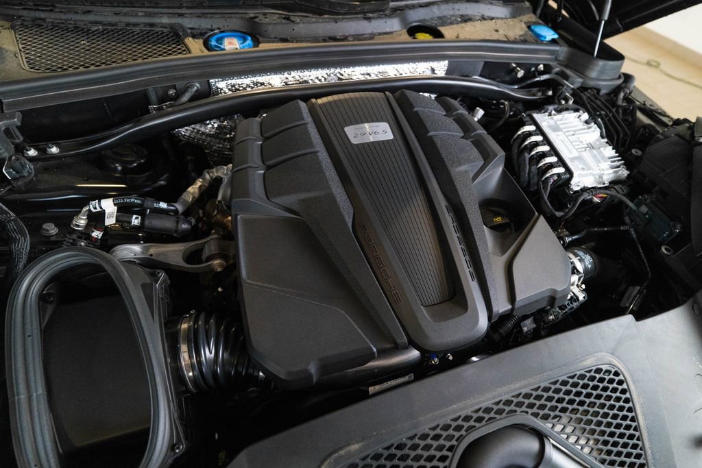 Certified 2026 Porsche Macan S AWD/4WD image 41