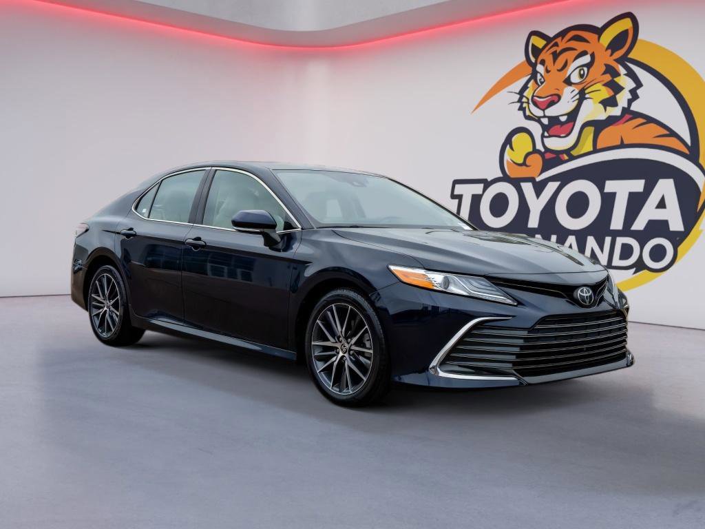 Used 2021 Toyota Camry XLE w/ Navigation Package image 3