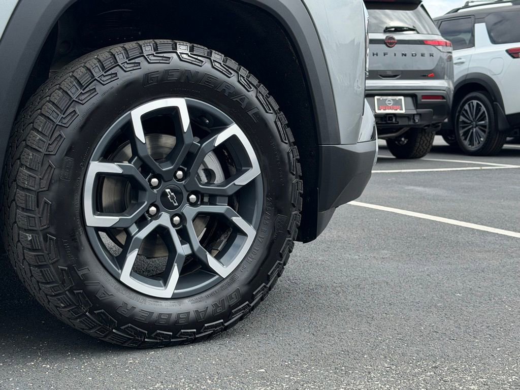 Used 2025 Chevrolet Equinox ACTIV w/ Convenience Package III image 44