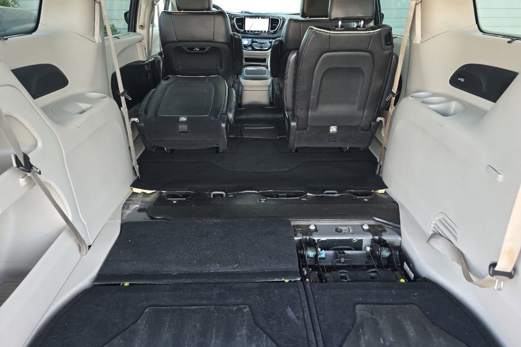 Used 2023 Chrysler Pacifica Limited image 15