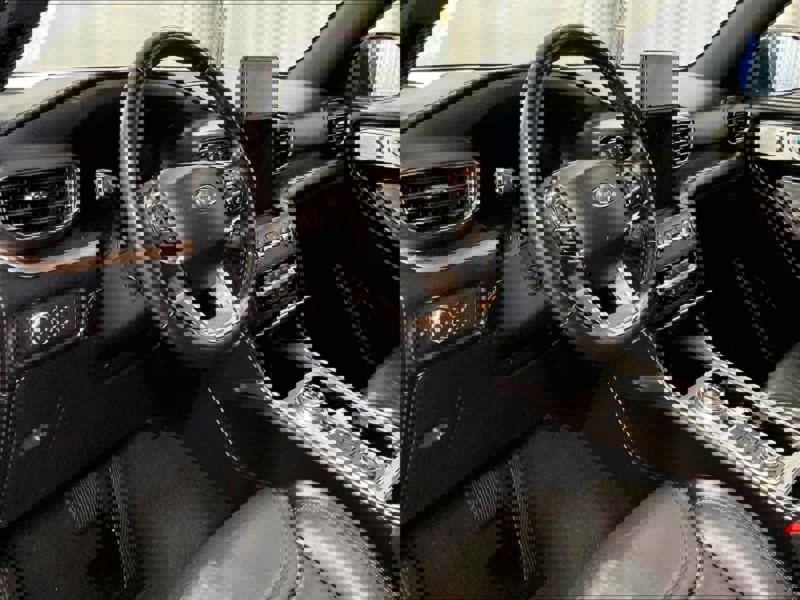 Used 2020 Ford Explorer Platinum w/ Premium Technology Package image 8