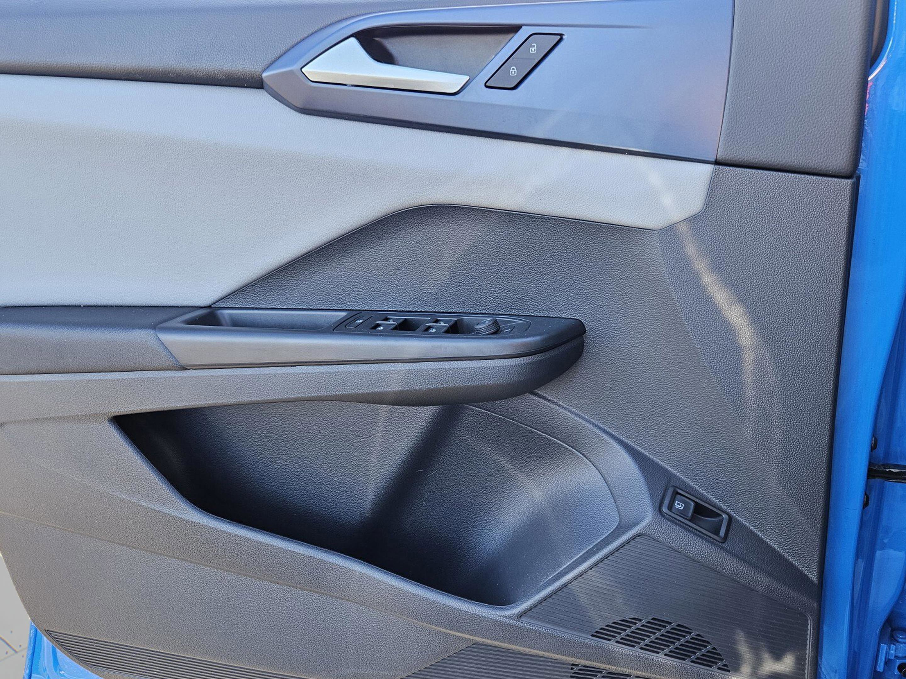 Used 2022 Volkswagen Taos SE w/ Panoramic Sunroof Package image 25