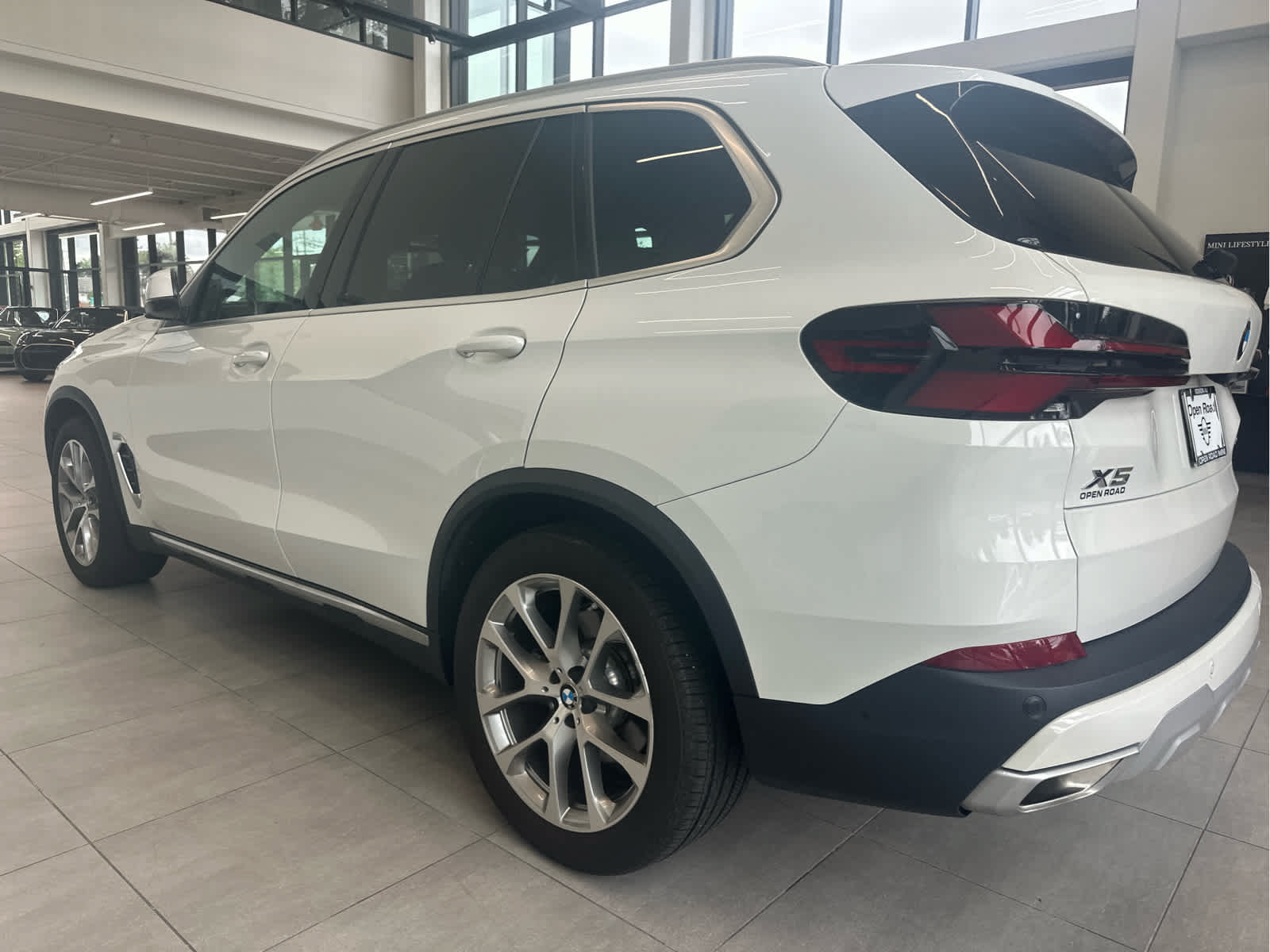 Used 2024 BMW X5 xDrive40i w/ Premium Package AWD/4WD image 4