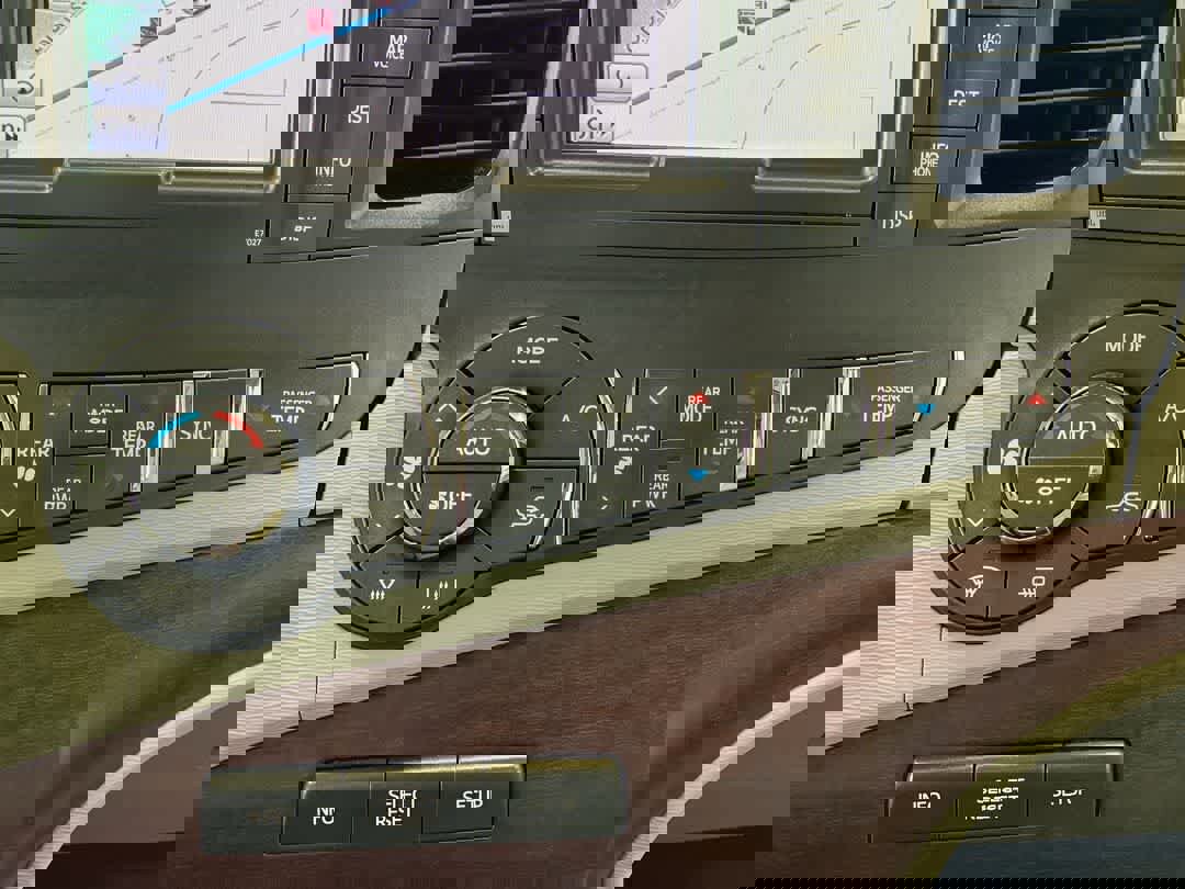 Used 2014 Toyota Sienna Limited image 21