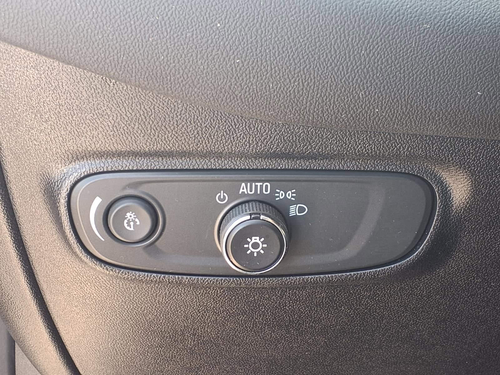 Used 2019 Chevrolet Equinox LT FWD image 8