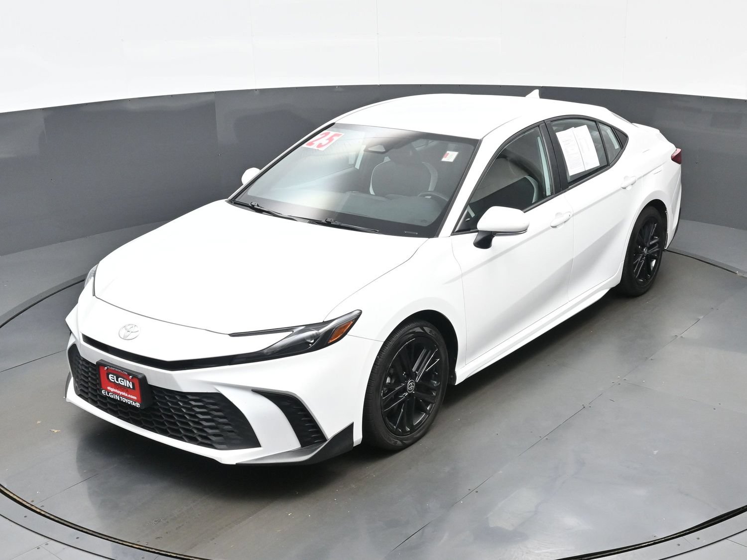 Used 2025 Toyota Camry SE FWD image 37