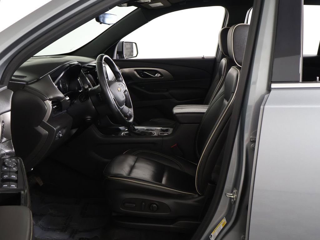 Used 2023 Chevrolet Traverse Premier AWD/4WD image 32